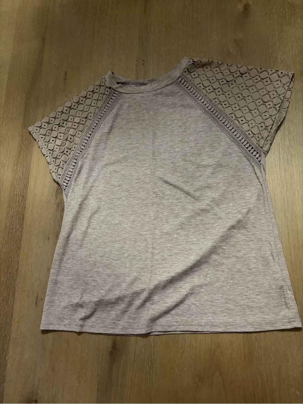 Women’s Crochet-Sleeve Tee in Beige